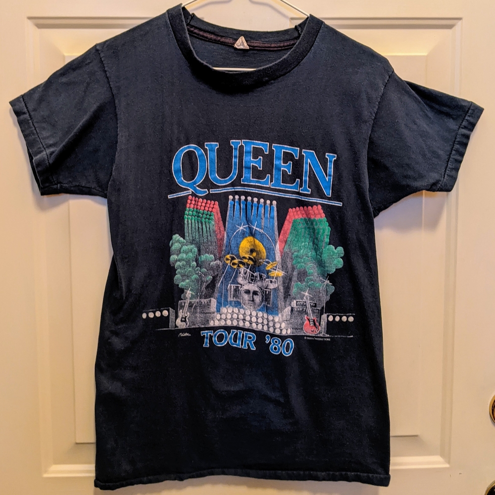 Vintage "QUEEN" Tour '80 T-shirt, size Medium